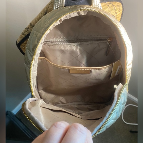 ♥️💖 NWT Michael Kors Winnie Pale Gold Metallic Nylon Large Backpack Bag $448 - Picture 7 of 15